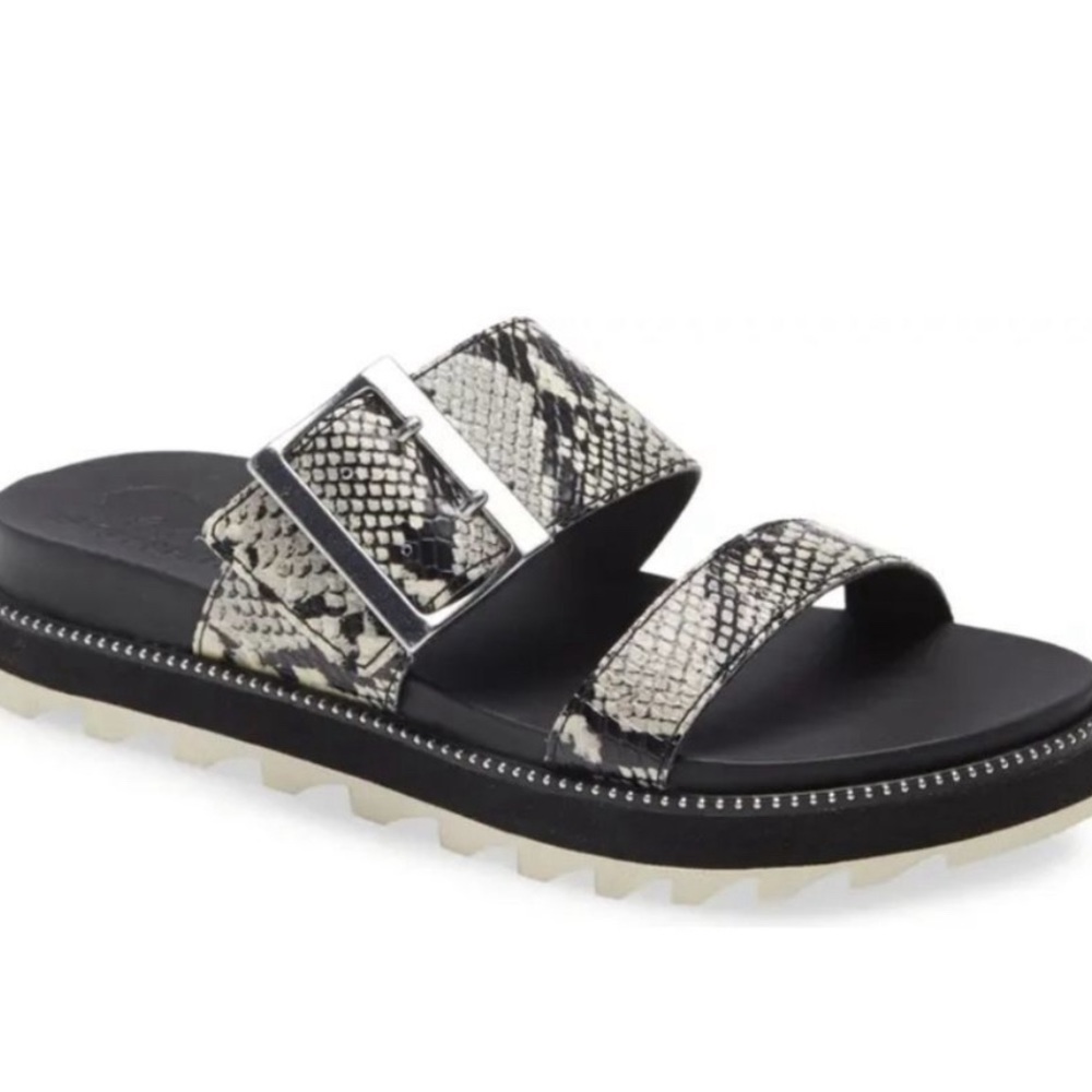 Sorel Roaming sandal🖤🤍